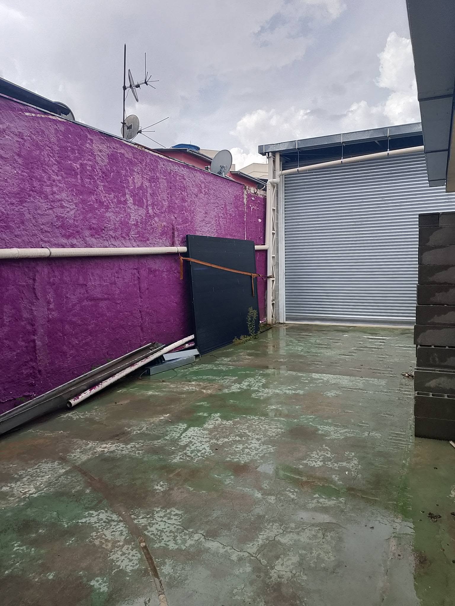 Salão comercial com área fabril no Jardim Tupanci