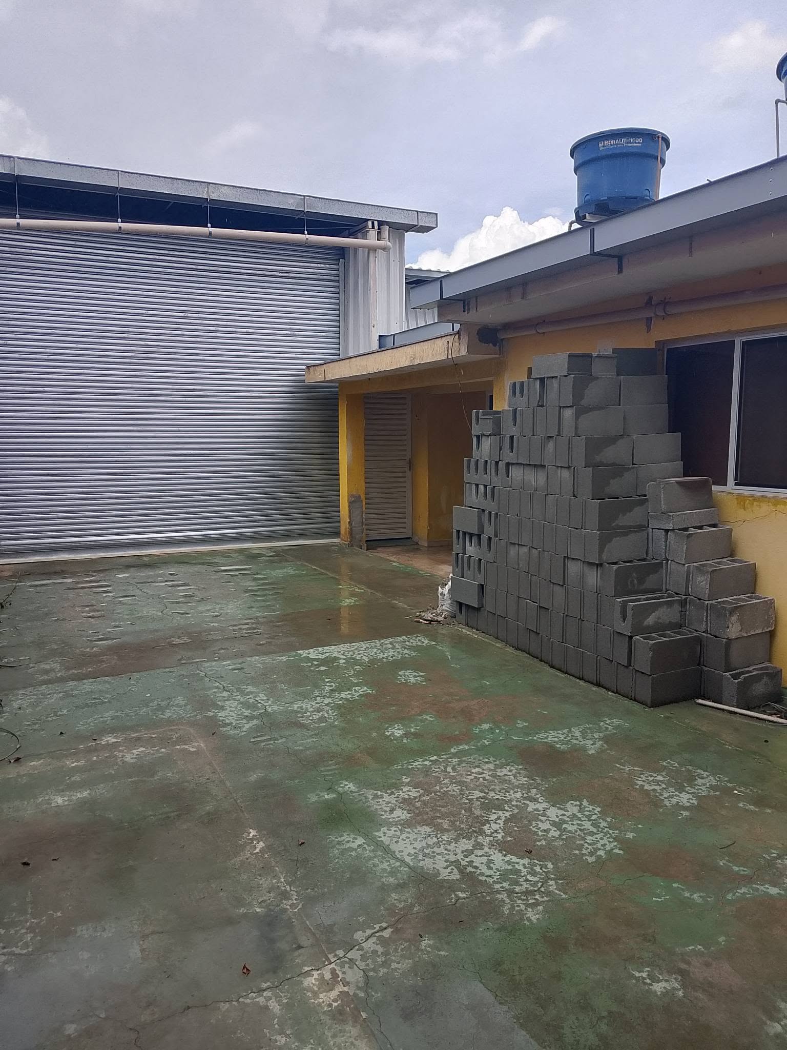 Salão comercial com área fabril no Jardim Tupanci