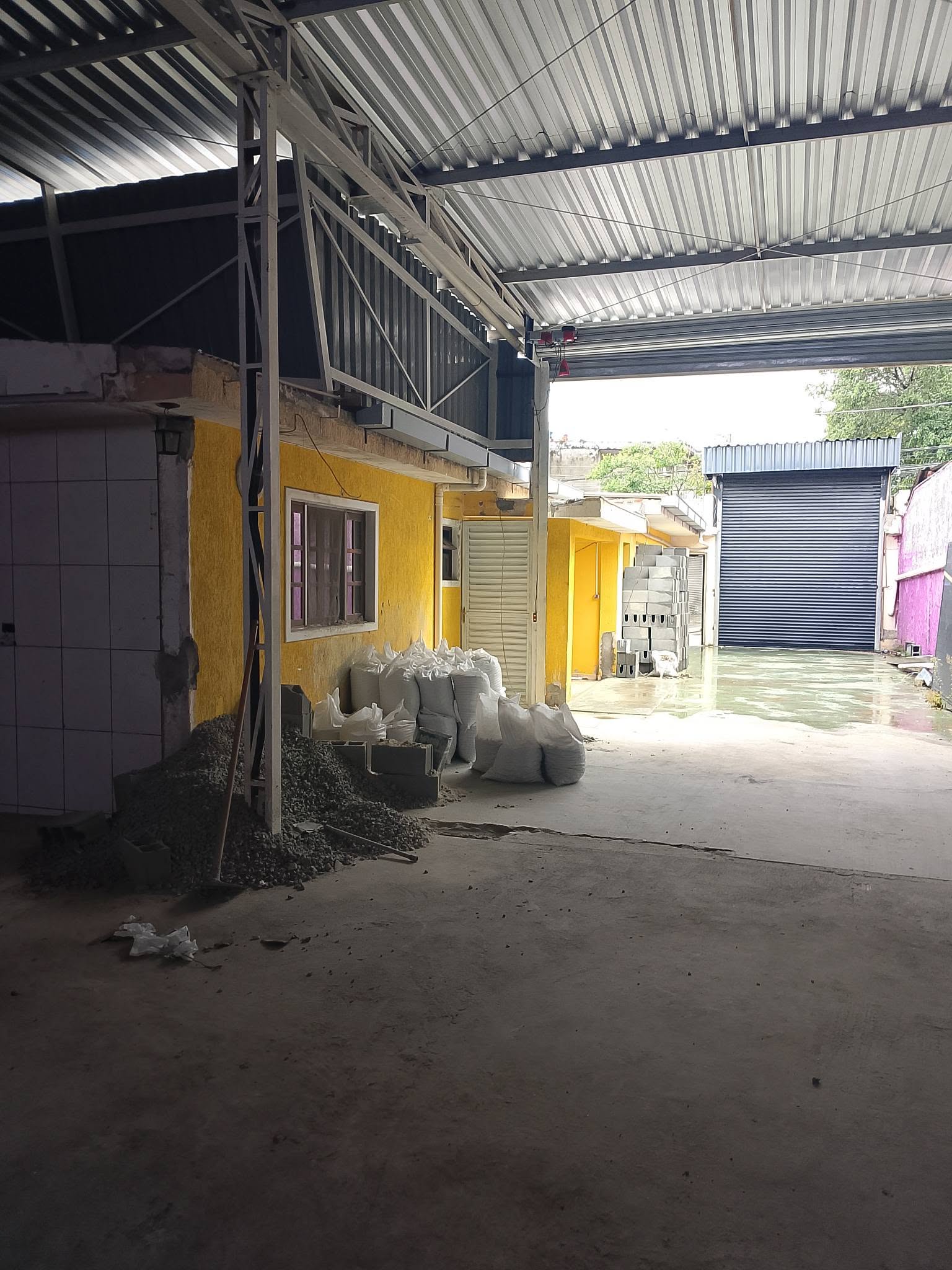 Salão comercial com área fabril no Jardim Tupanci